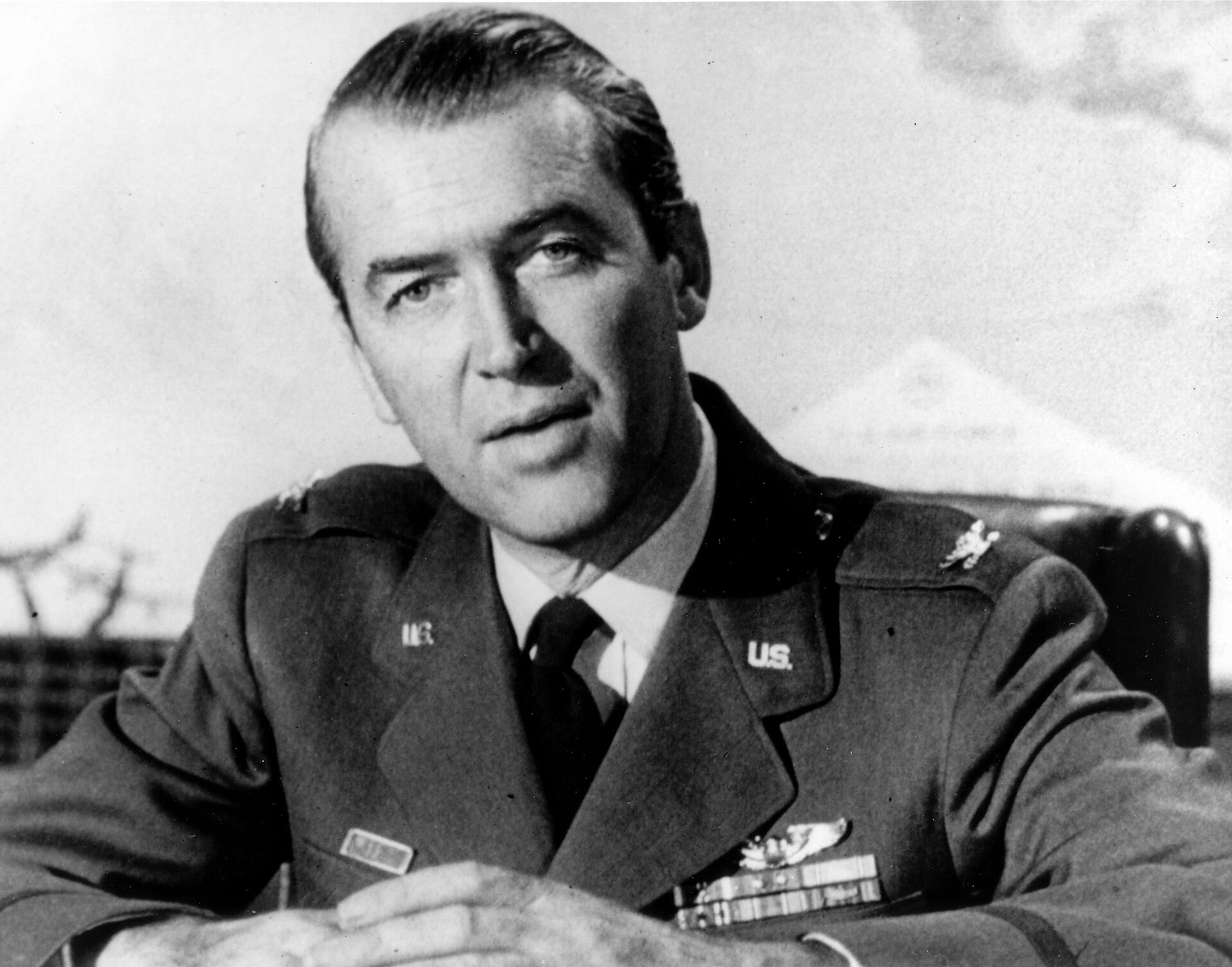 ¿A qué actor de Hollywood, ganador de un Oscar antes de la guerra, corresponde esta fotografía con uniforme de las fuerzas aéreas?
