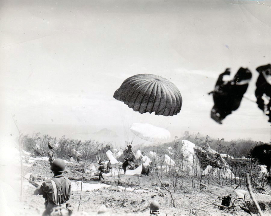 Identifica la operación en la que paracaidistas estadounidenses tomaron una posición fortificada japonesa cerca de Manila, en febrero de 1945.