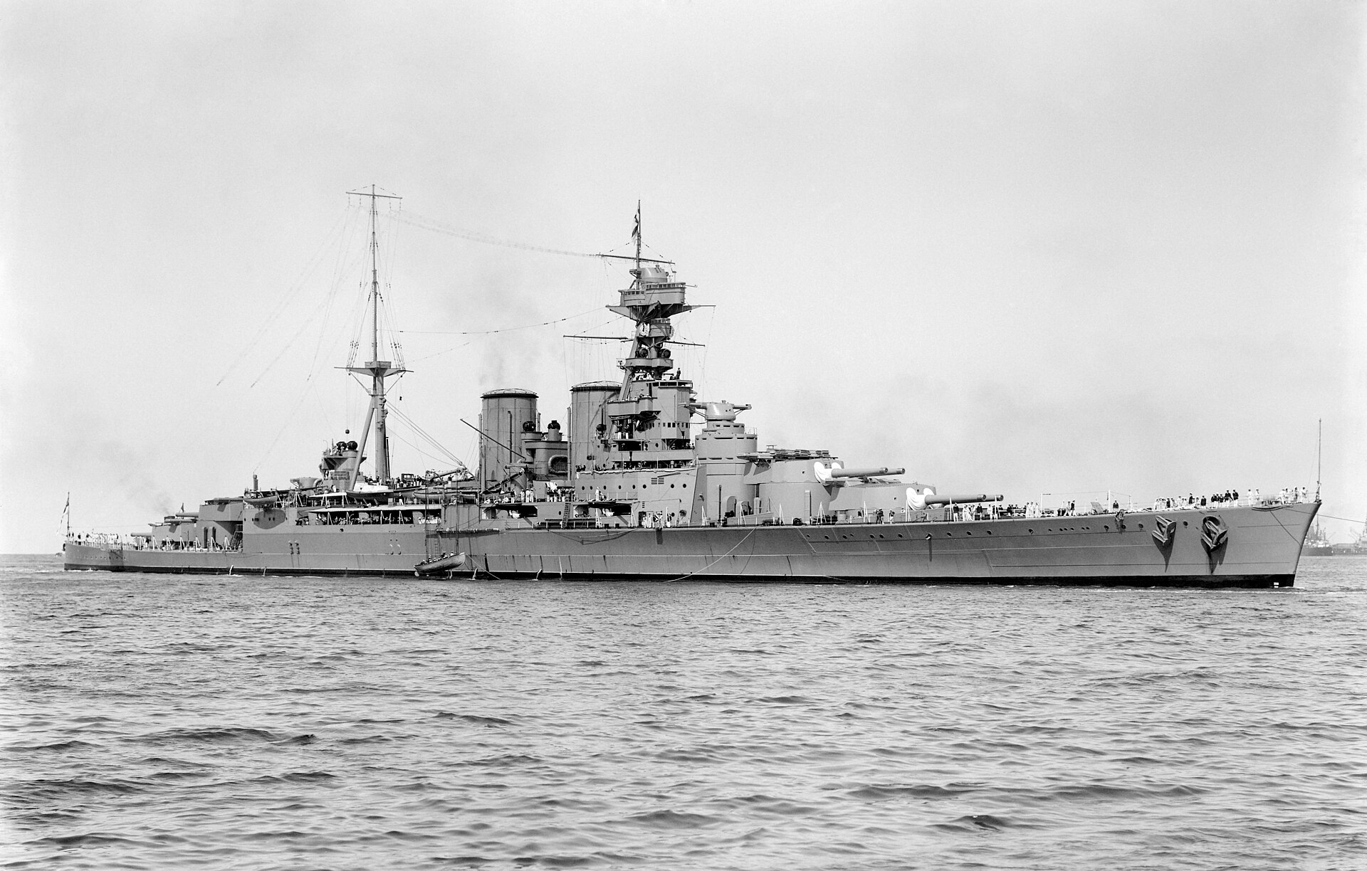 ¿Qué buque de guerra británico, hundido en mayo de 1941, aparece en esta fotografía tomada años antes?