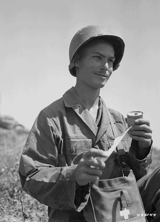 This photograph shows the medic who served on the Maeda Escarpment without carrying weapons. Who is he?